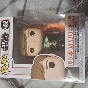 Funko Pop! Vinyl: Star Wars - Luke Skywalker with Grogu #482-